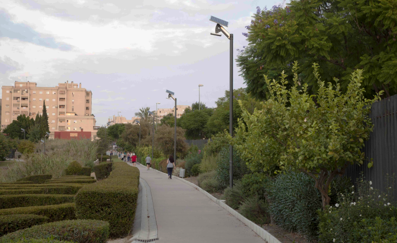 Alumbrado exterior farolas solares. La Laguna